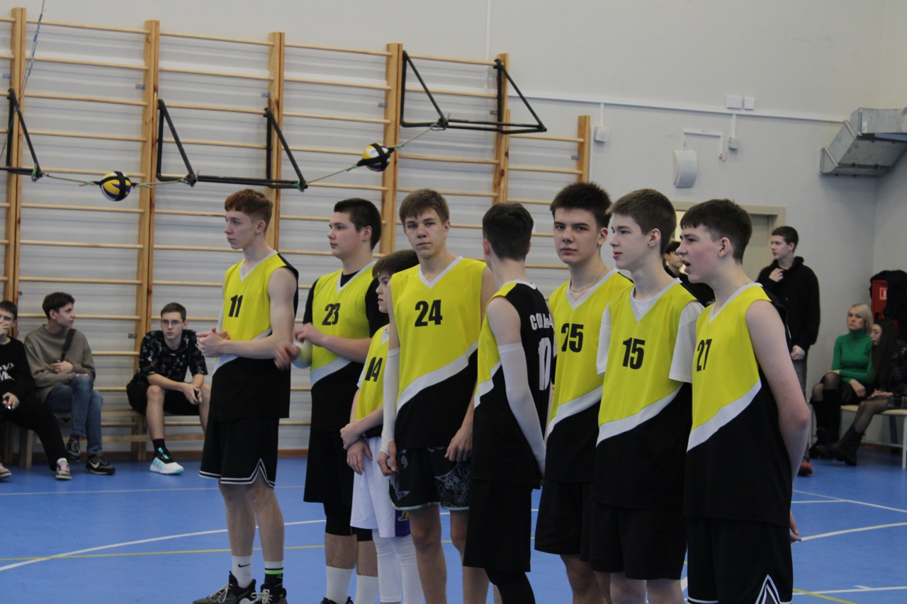 Товарищеская встреча по баскетболу между мужскими сборными иланских школ №1 и №41.